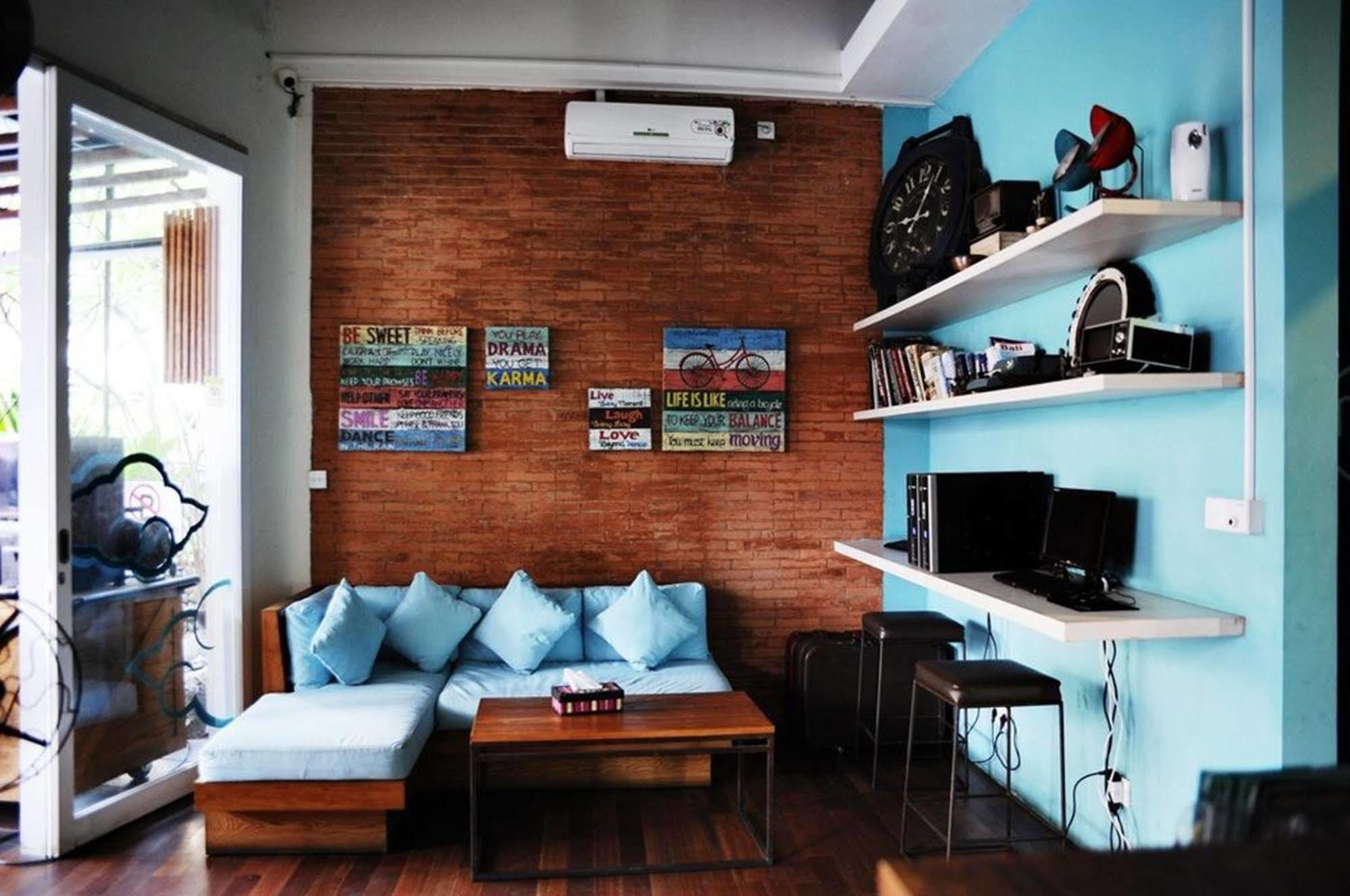 Nau Here Hostel Kuta  Exterior photo