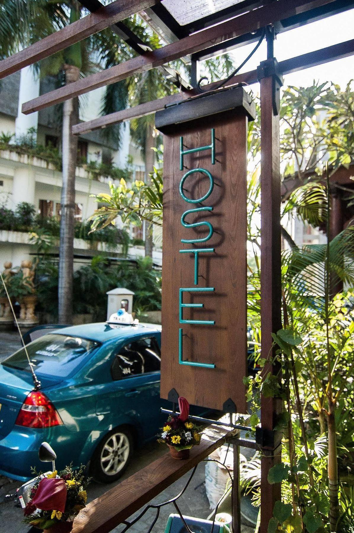Nau Here Hostel Kuta  Exterior photo